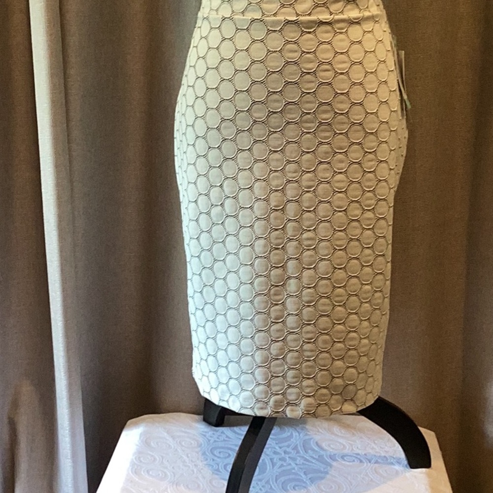 Leota Cream Midi Pencil Skirt NWT size Medium